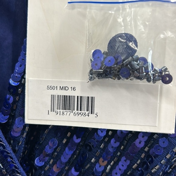 Mac Duggal 5501 NWT SEQUINED WRAP OVER BISHOP SLEEVE GOWN - Picture 11 of 12